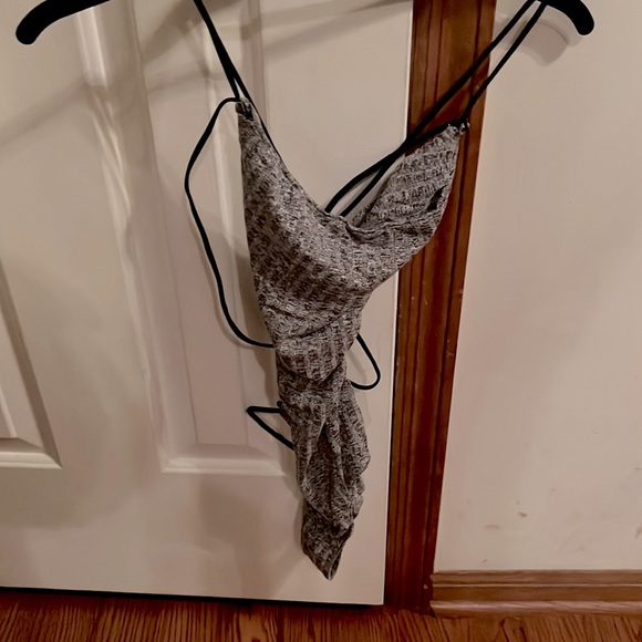 Grey striped pattern bodysuit - Picture 3 of 4